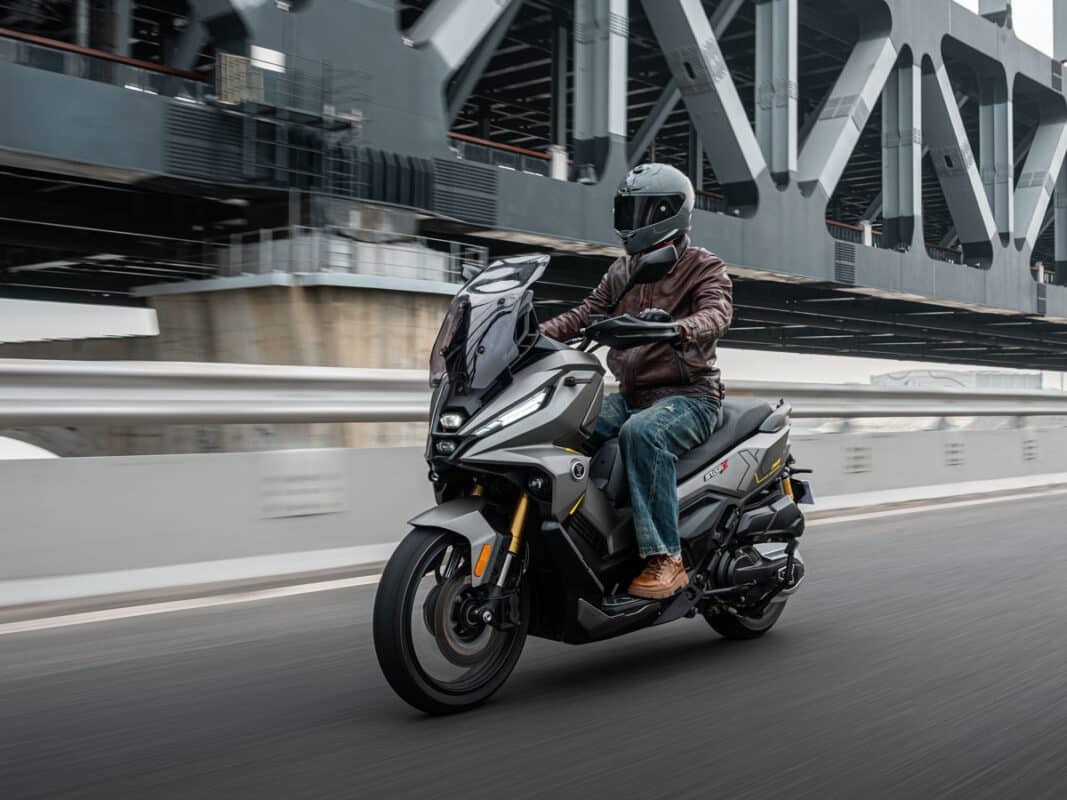 Voge SR450X en marcha